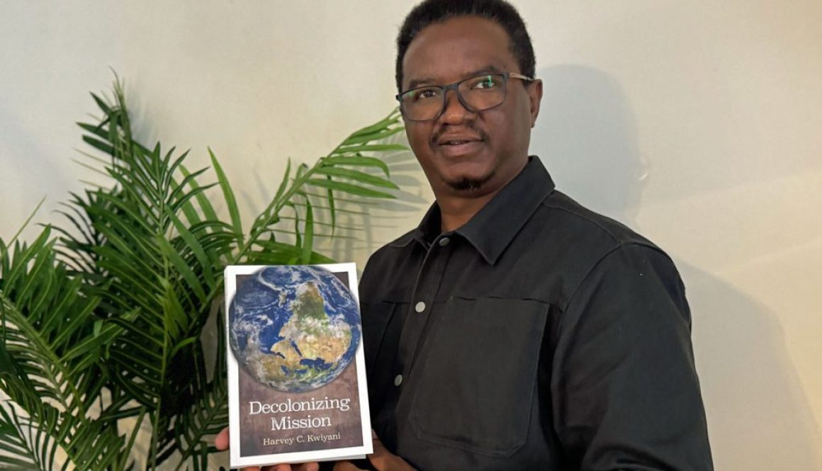 harvey-kwiyani-with-book